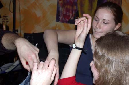 Johanna und Elisabeth bei der Schaalpantomime